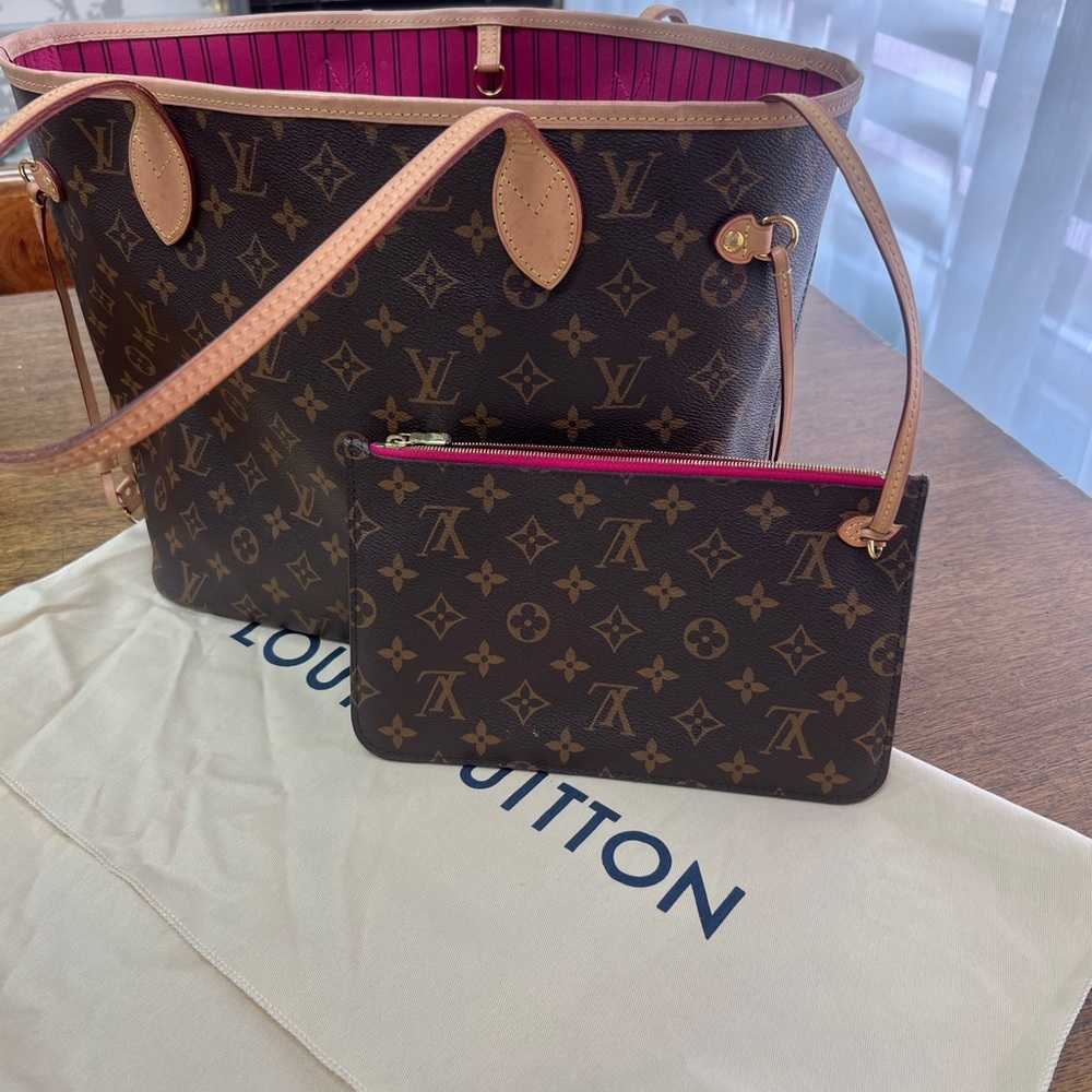 LOUIS VUITTON Neverfull Leather Tote.